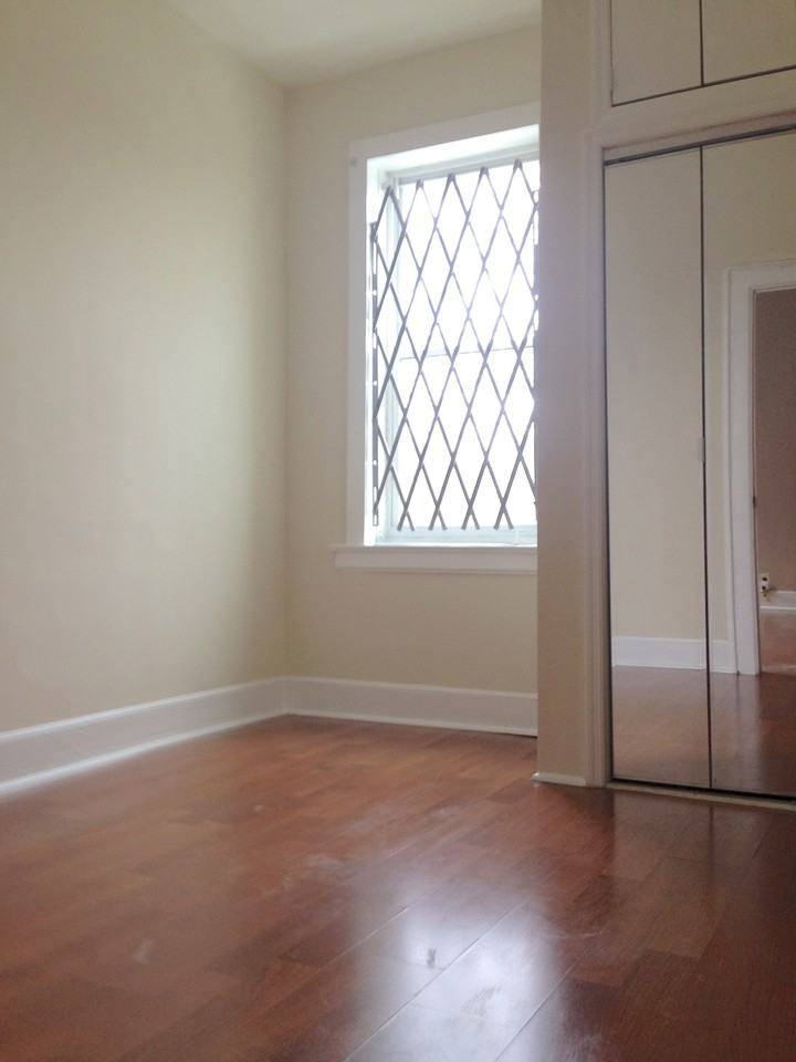 32-27 101st St - Photo 3 of 4