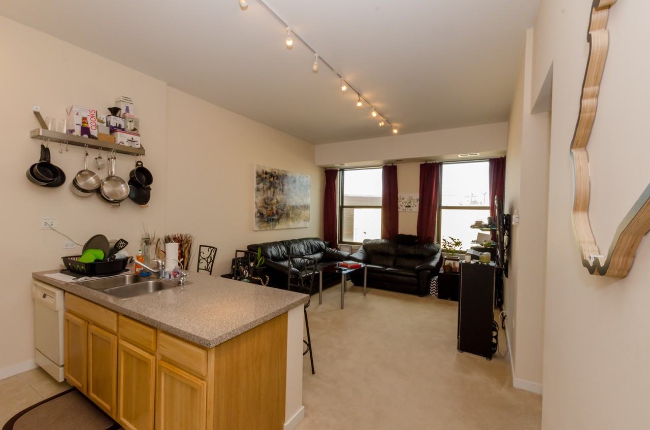 4015 N Milwaukee Ave #215