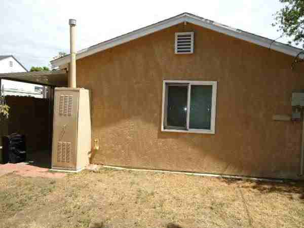 5835 Dunrobin Ave - Photo 3 of 15