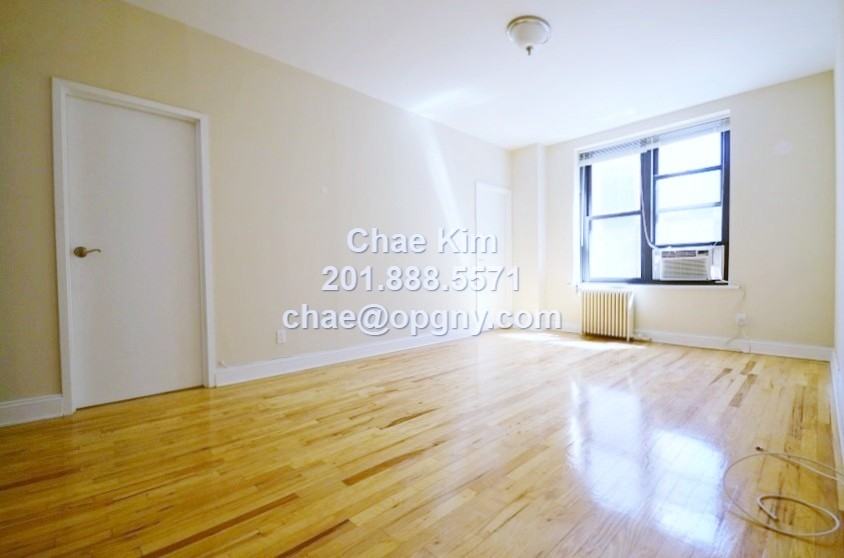 W 47th St #11