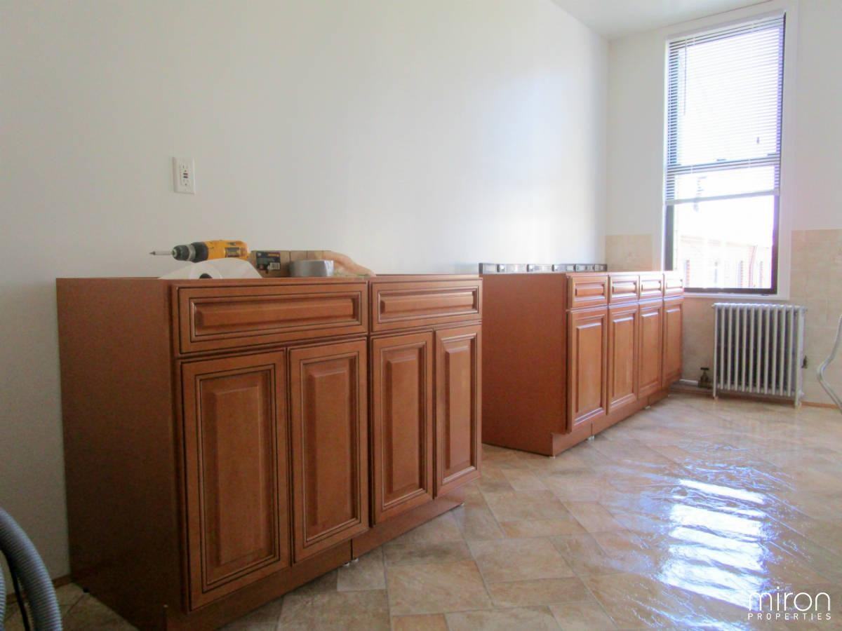 147 Norman Ave 3L - Photo 2 of 3