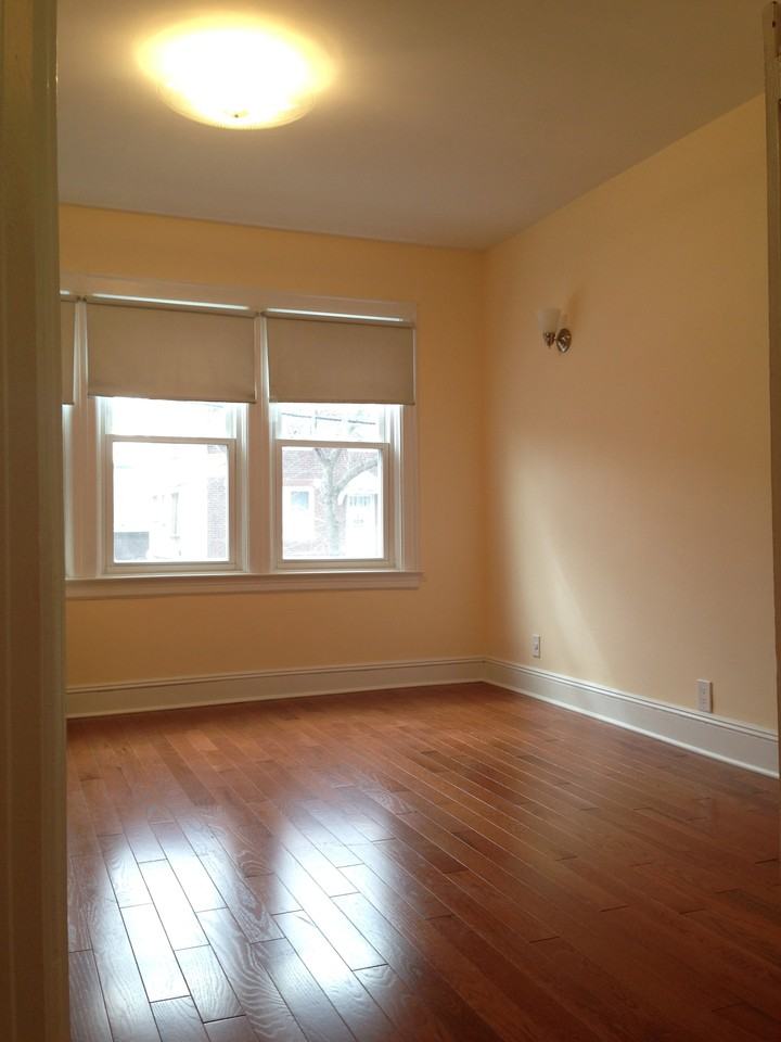 31-17 98th St - Photo 3 of 5