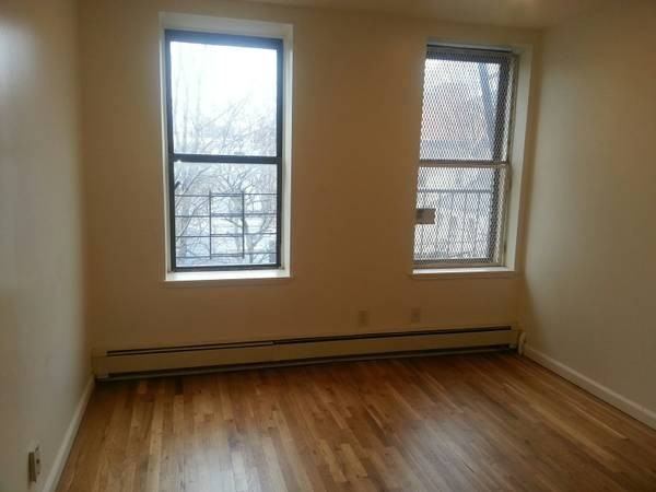 129 Carlton St 3C - Photo 2 of 9