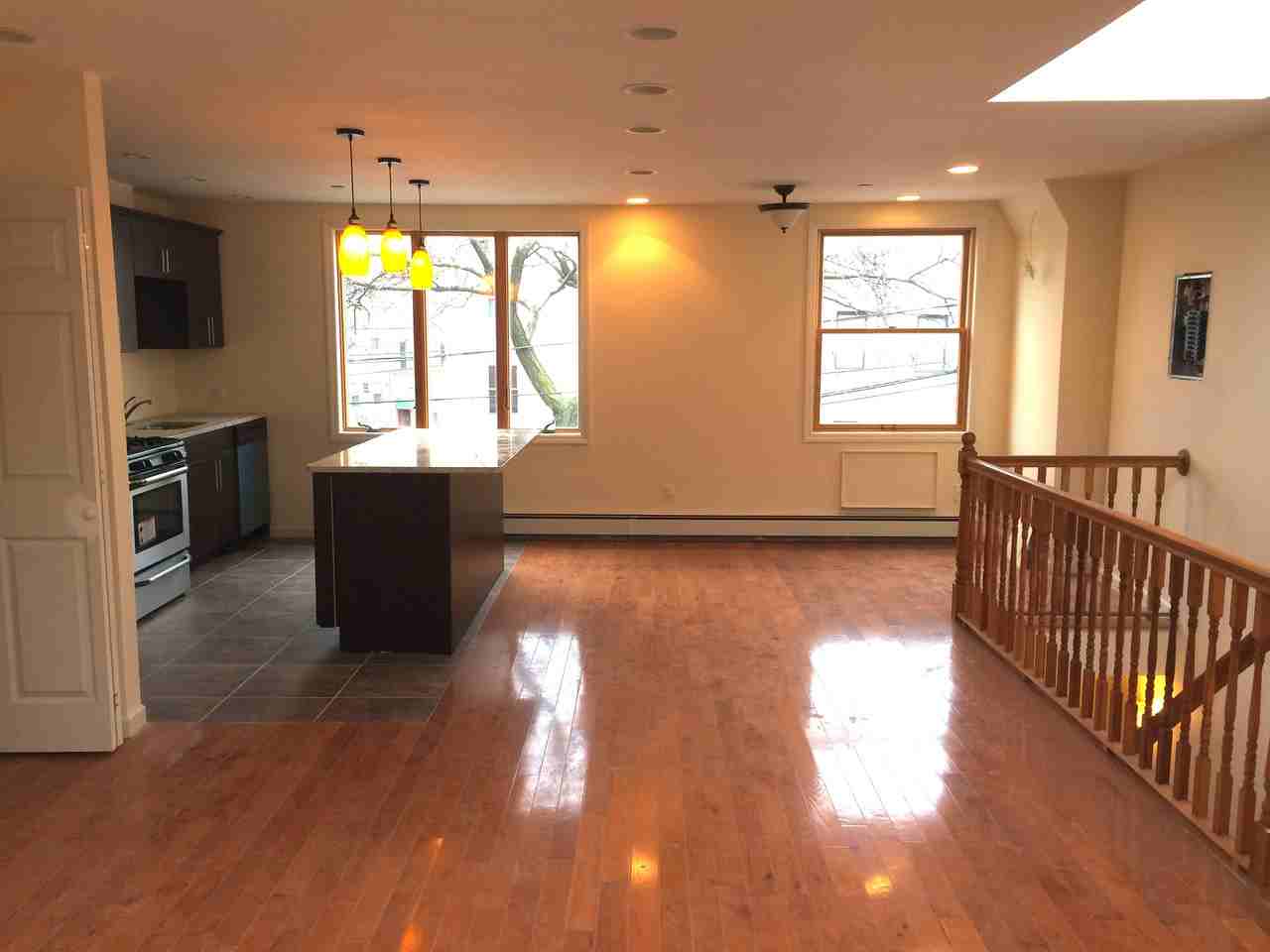 492 Humboldt St - Photo 3 of 11