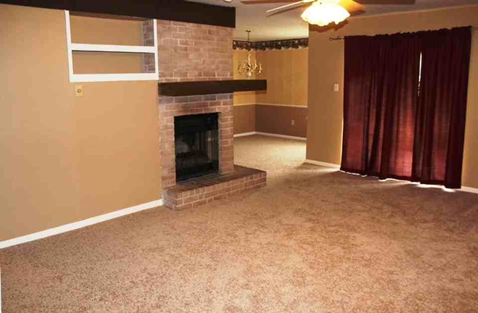 11817 Lori Dr - Photo 2 of 5