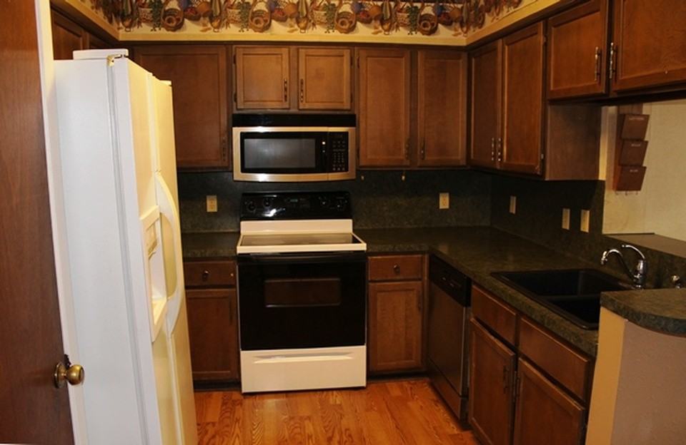 11817 Lori Dr - Photo 3 of 5