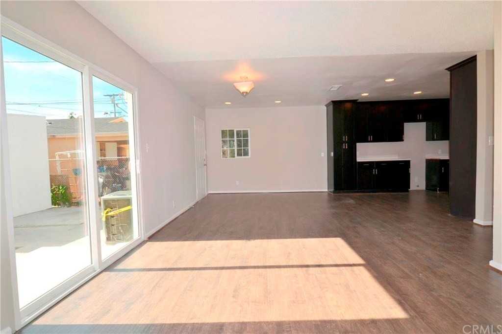 1522 E 99th St #0 - Photo 2 of 9