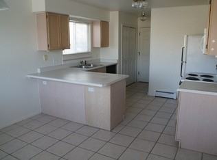 255 Gloucester Cir E - Photo 2 of 6