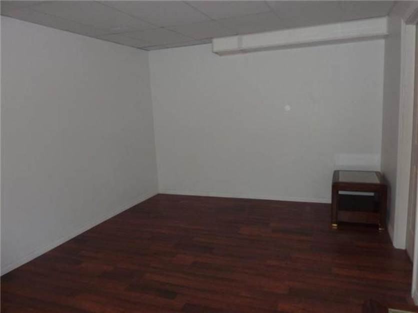 323 NW Willow Ct - Photo 3 of 5