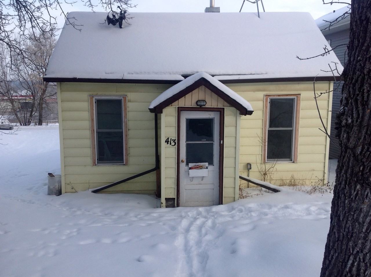 413 Rosser Ave E, Brandon, MB R7A 1P7 2 Bedroom Apartment for 900