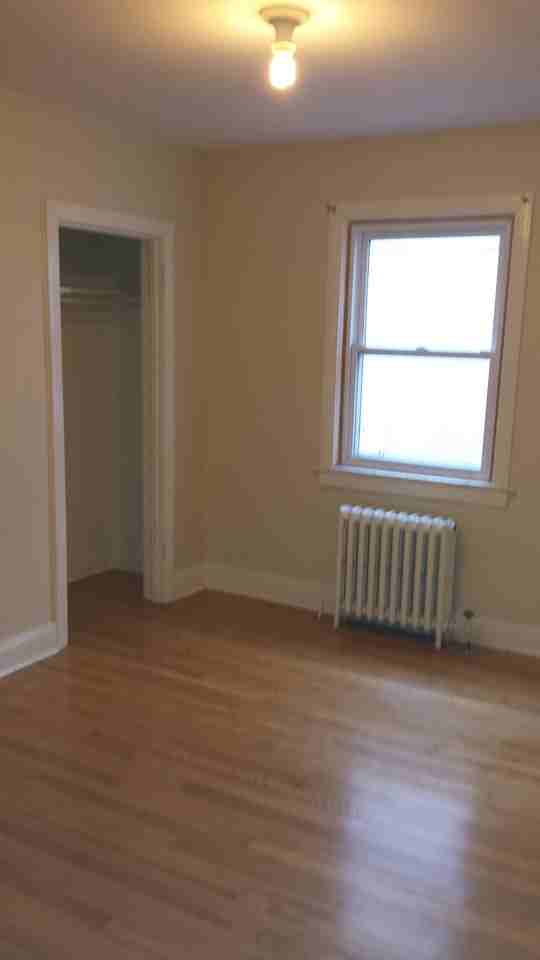 180 Clarence St #6 - Photo 3 of 12
