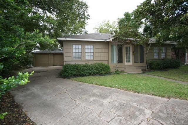 5816 Community Dr - Photo 2 of 3