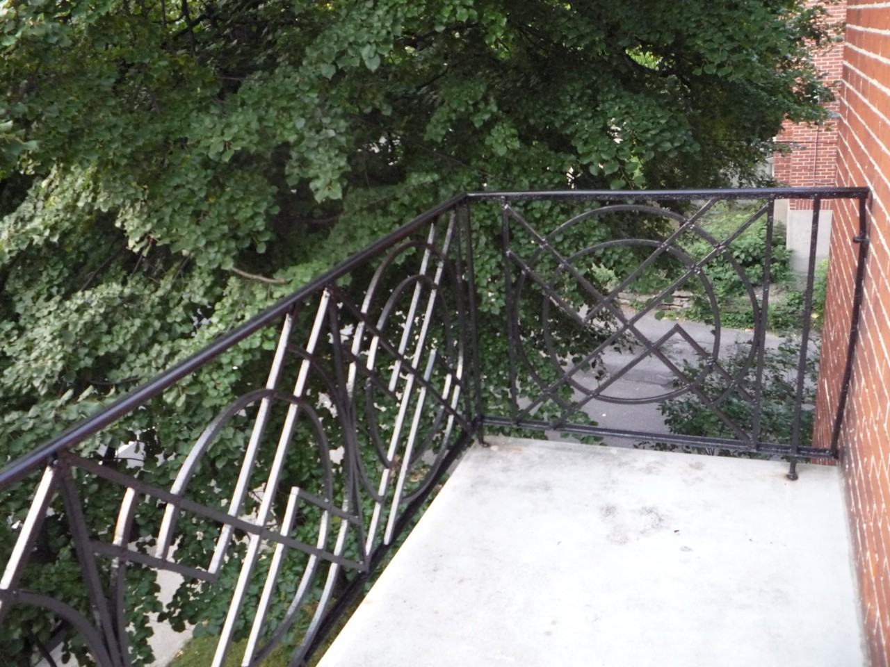 4502 Avenue Lacombe - Photo 2 of 5