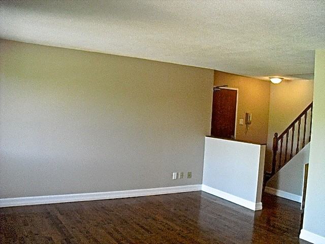 14 Sweetbriar Cir #8 - Photo 3 of 10