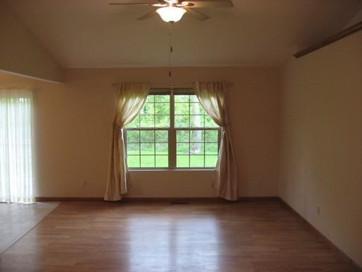 1703 Aspen Dr - Photo 3 of 8