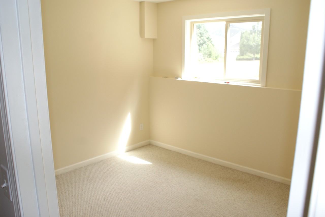 1858 Ranchmont Crescent - Photo 3 of 4