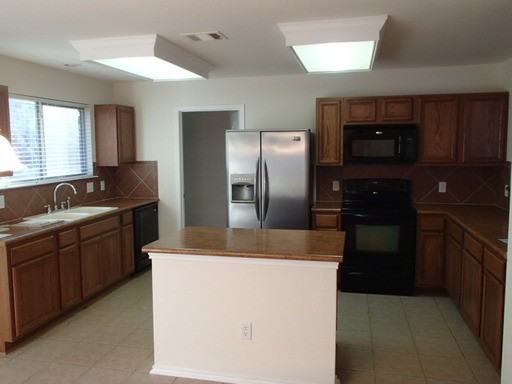 4404 Woodstock Dr - Photo 3 of 6