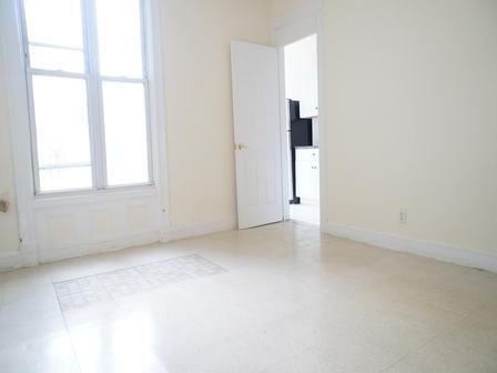 982 Hancock St - Photo 3 of 4