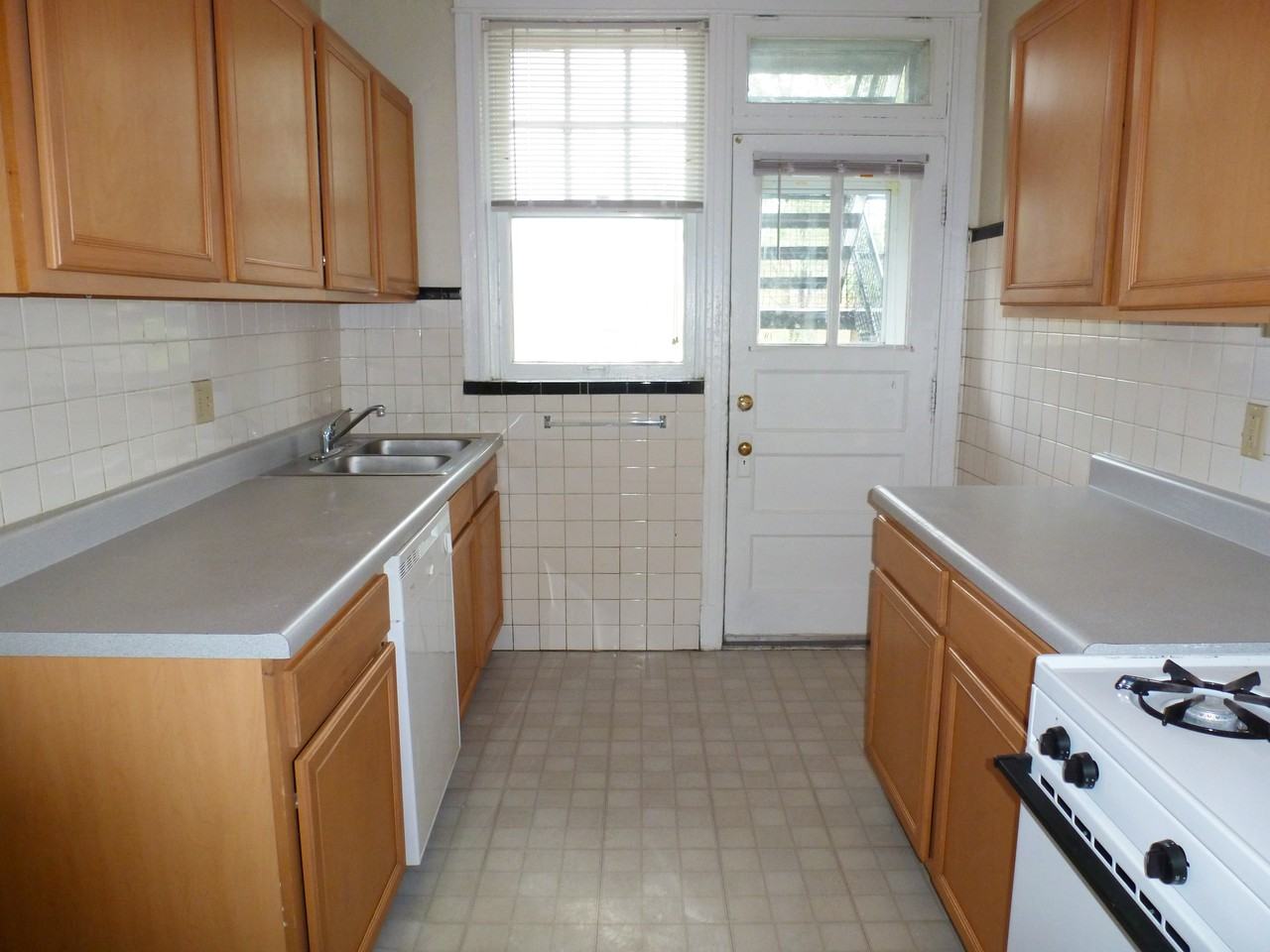 6805 Washington Ave - Photo 3 of 10