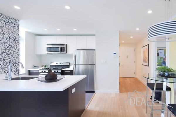 572 Union Ave - Photo 3 of 5