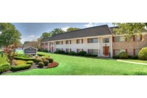 French Court Apartments - Photo 3 of 9