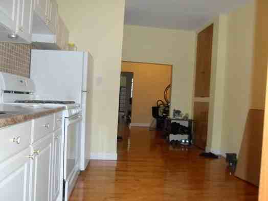 88 Eagle St 1R - Photo 3 of 3