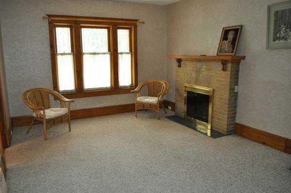 90 Barrington Ave - Photo 2 of 9