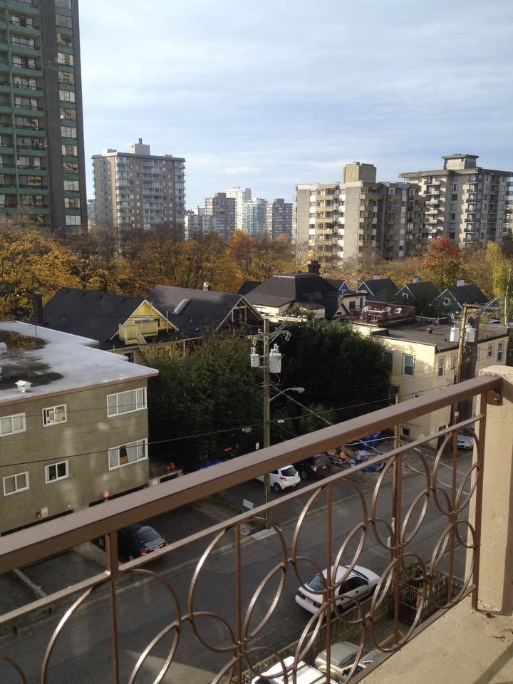 1306 Haro St - Photo 2 of 5