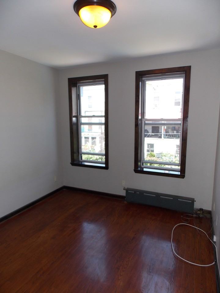 849 53rd St #2B - Photo 3 of 7