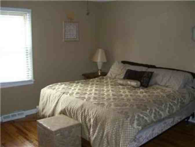 512 E 108th Terrace - Photo 2 of 4