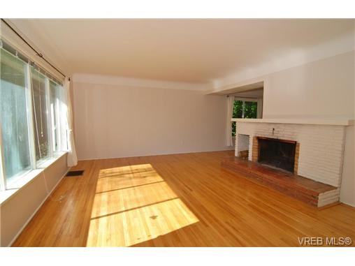 2488 Plumer St - Photo 2 of 6