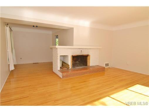 2488 Plumer St - Photo 3 of 6