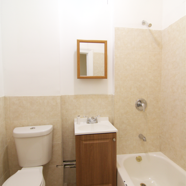 932 Madison St #2 - Photo 3 of 5