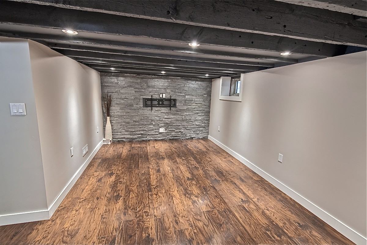 17 Yale St - Photo 2 of 6