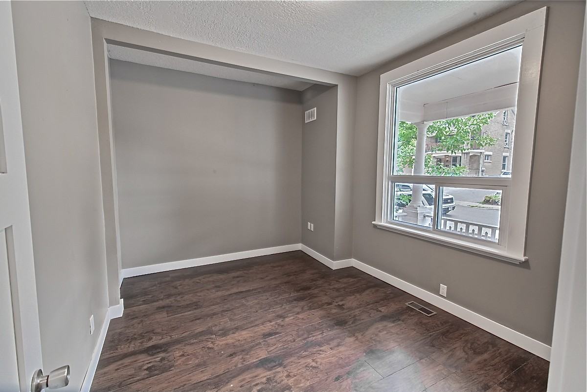 17 Yale St - Photo 3 of 6