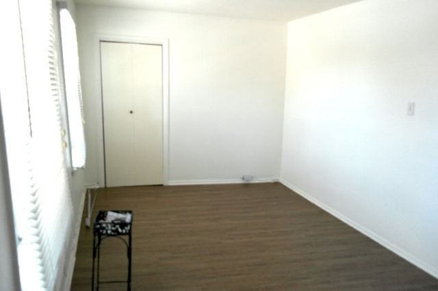 203 Park St N - Photo 2 of 4