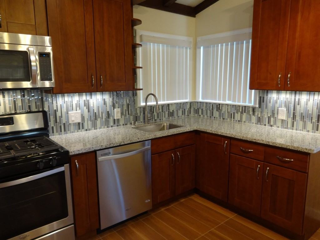 1735 Alma St - Photo 3 of 5