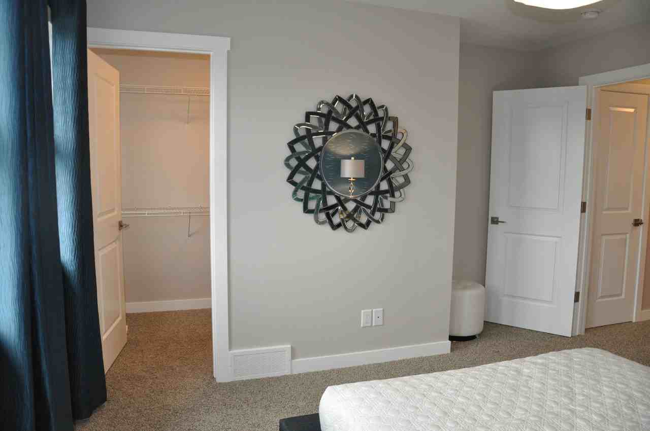 1137 Pringle Cres - Photo 3 of 7