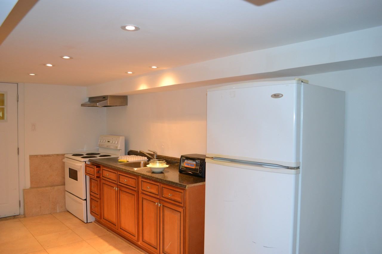 725 3rd St - Photo 2 of 10