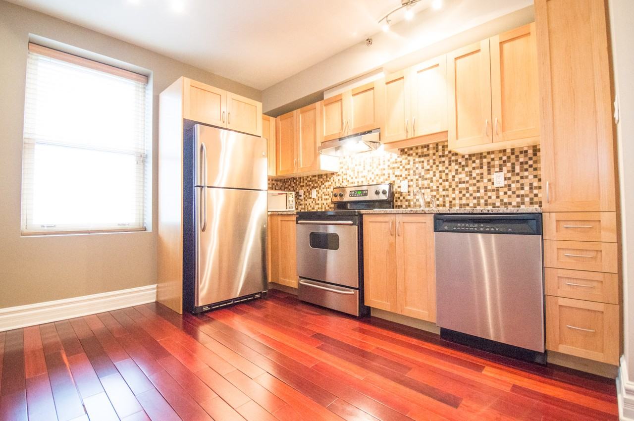 65 Boulevard RenéLévesque E 592, Montréal, QC H2X 2 Bedroom Apartment