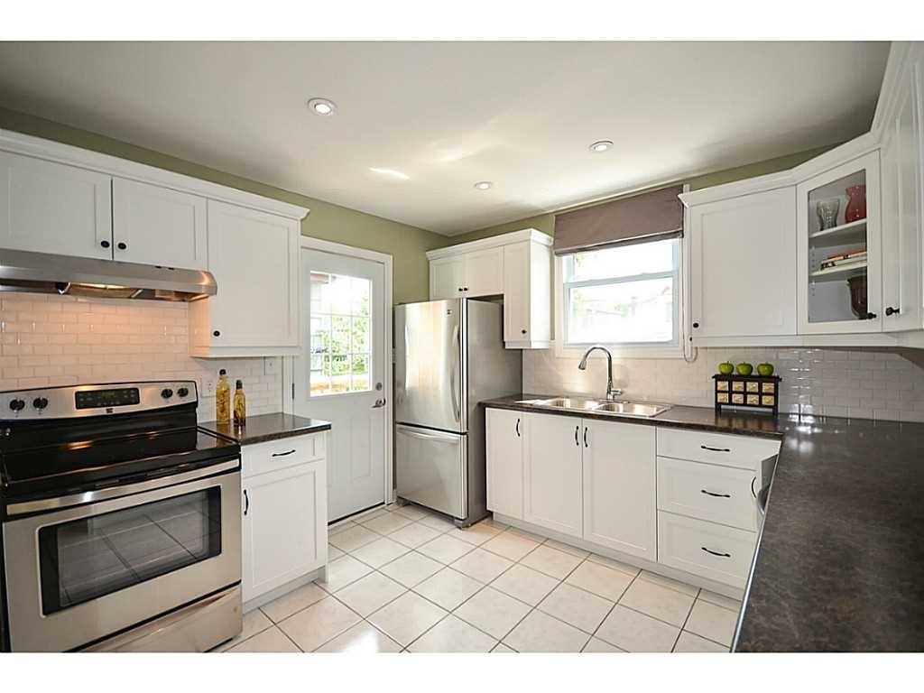 247 Ottawa St S - Photo 3 of 17