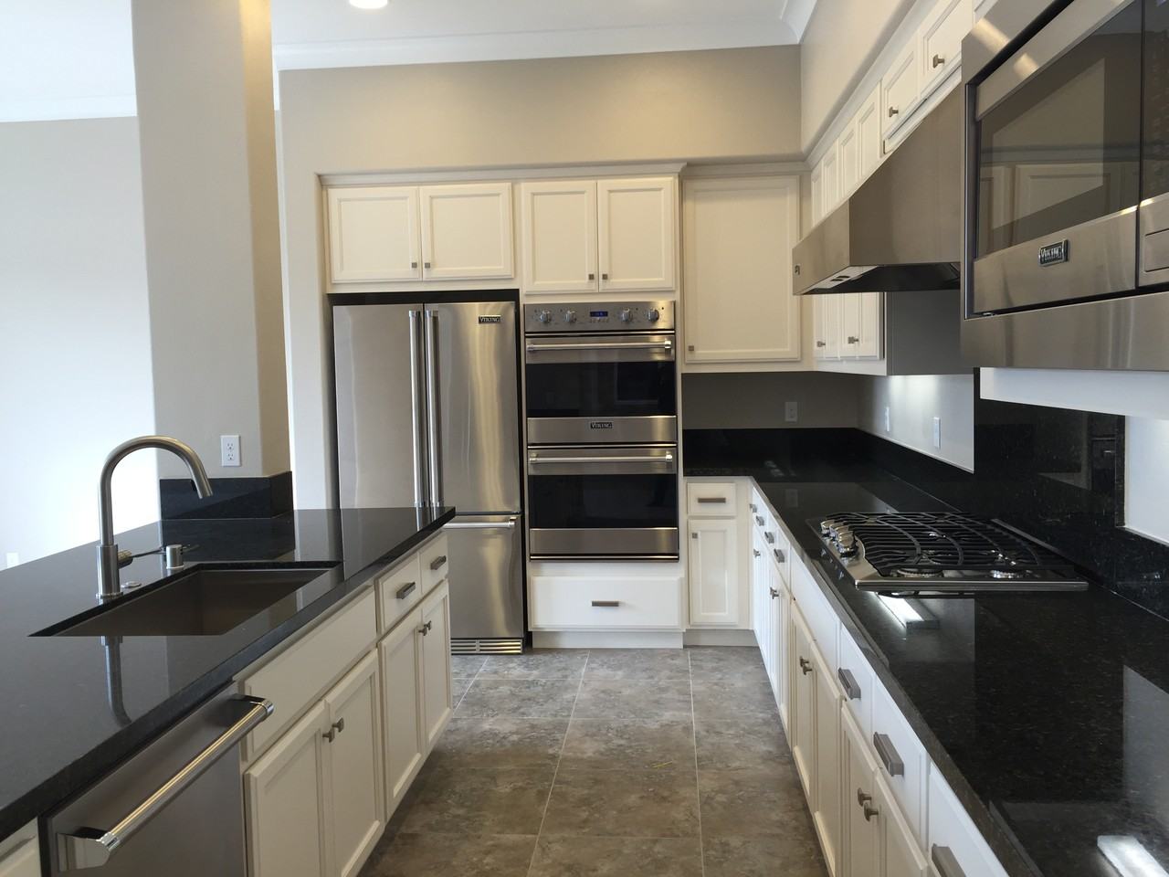 161 Summit Way - Photo 3 of 8