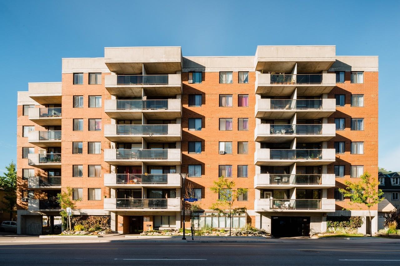 520 Bronson Ave #204