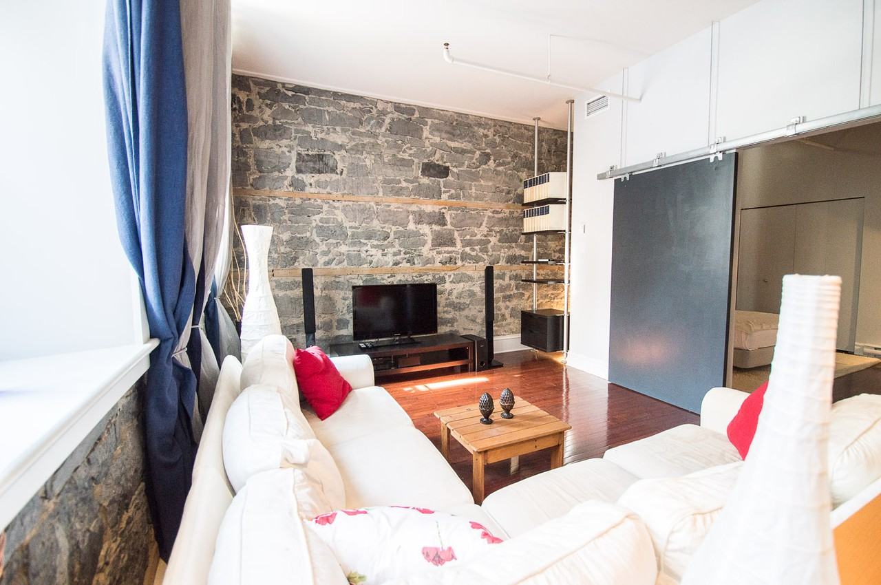 325 Rue Saint Sacrement O #203 - Photo 2 of 9