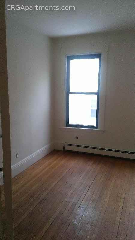 Clary St #3R - Photo 3 of 5