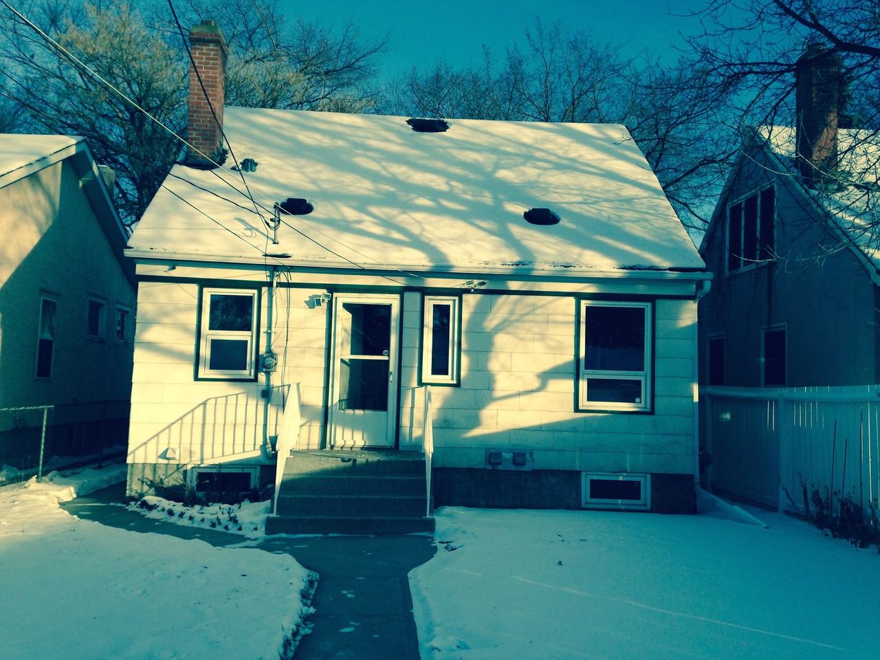 11244 88 St NW - Photo 2 of 15