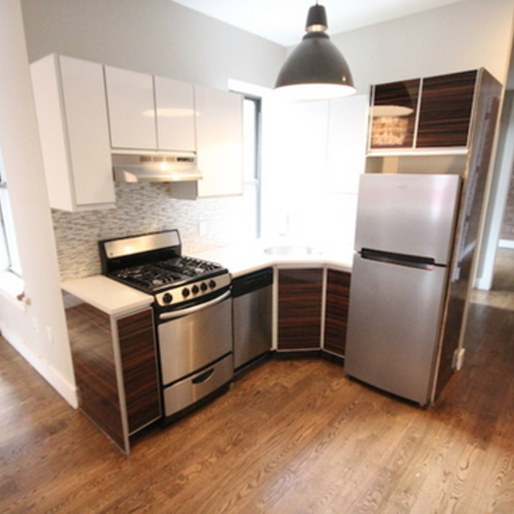 557 Franklin Ave #16 - Photo 3 of 3