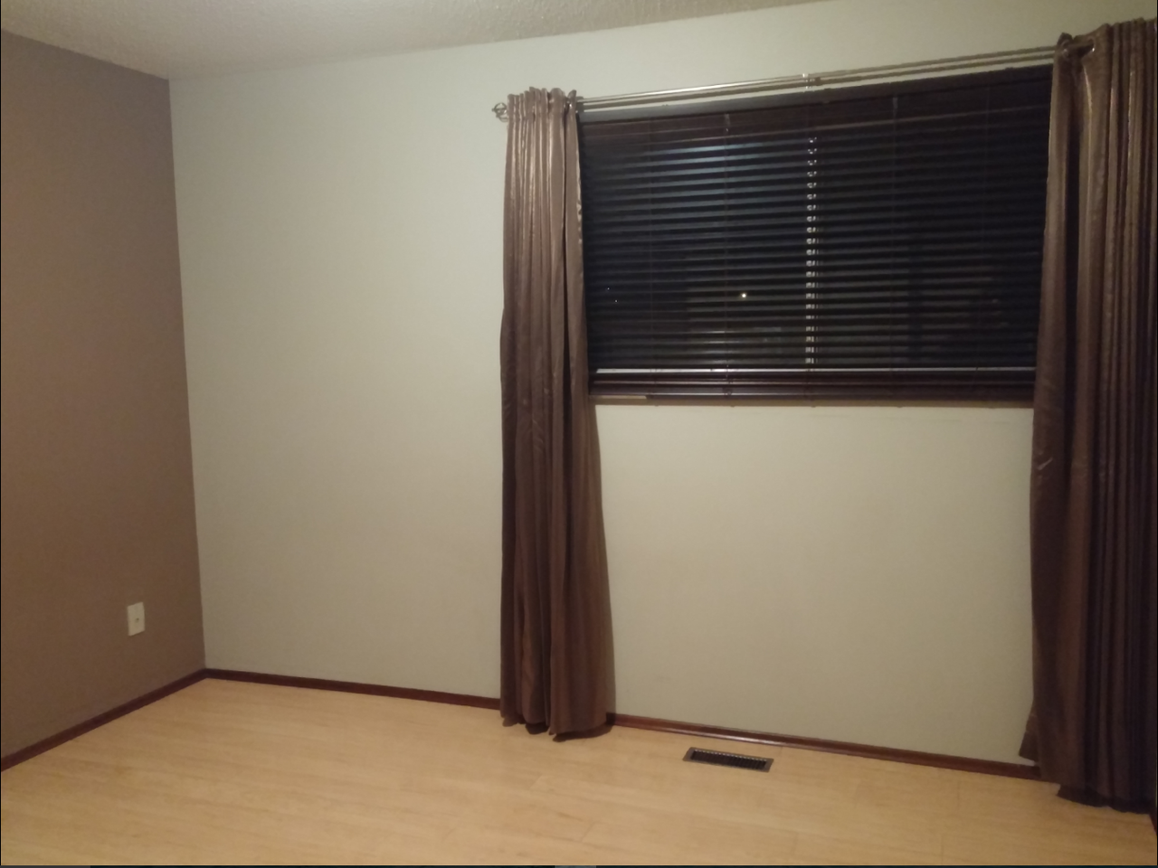 6715 40 Ave NW - Photo 2 of 10