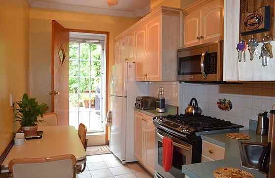 411 Vanderbilt St - Photo 3 of 4