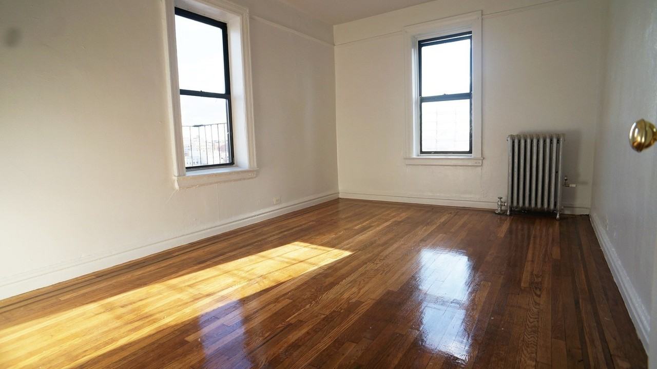 2122 Tiebout Ave #1E - Photo 2 of 3